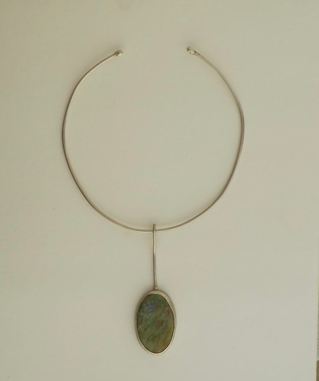 collar rubí fucsita