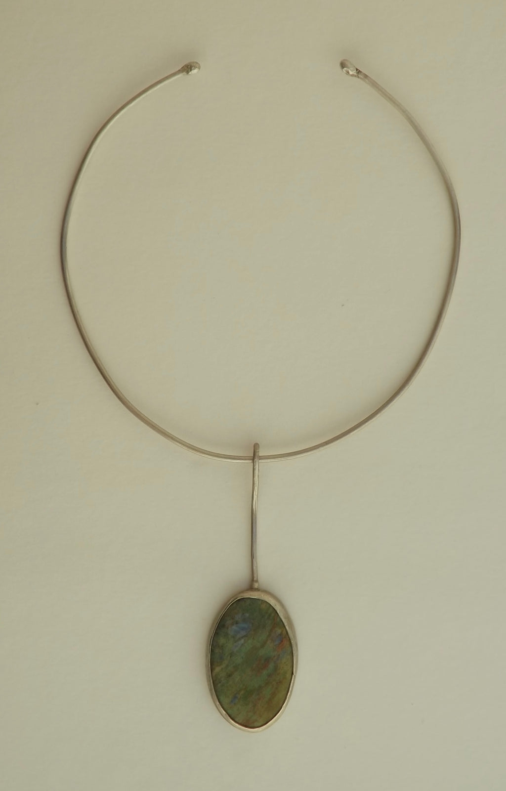 collar rubí fucsita
