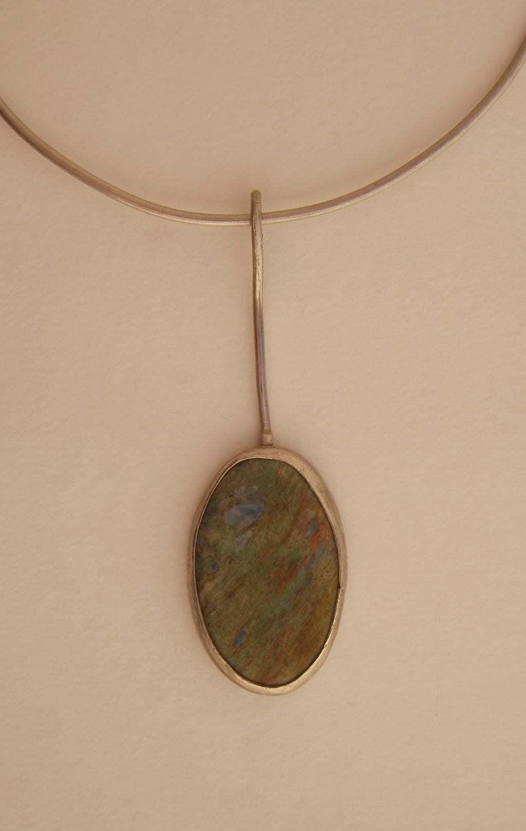collar rubí fucsita