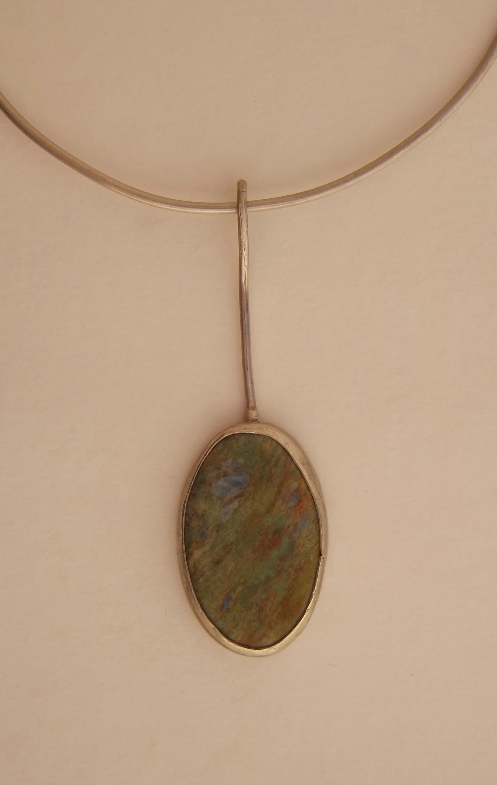 collar rubí fucsita