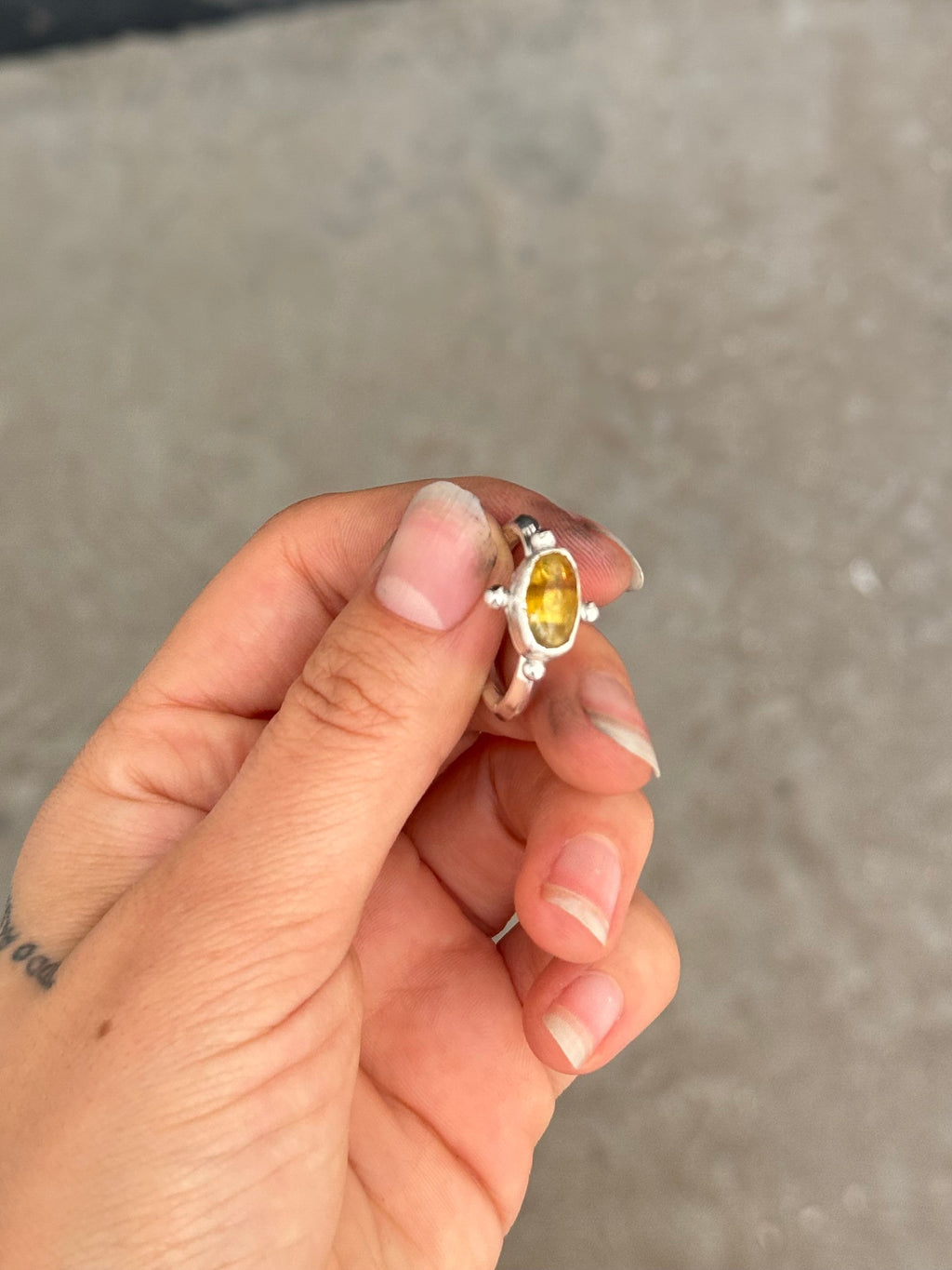 anillo ambar