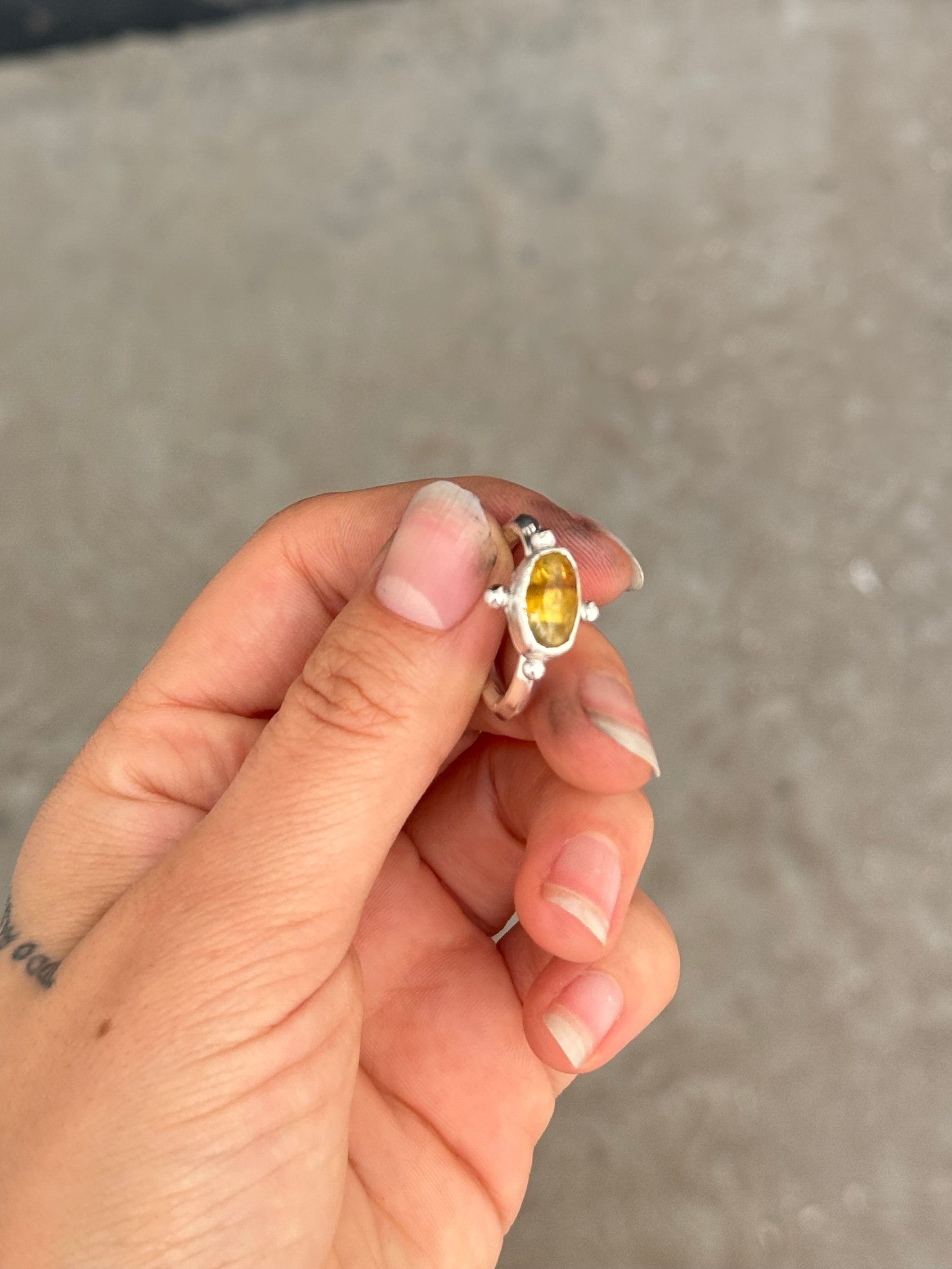 anillo ambar