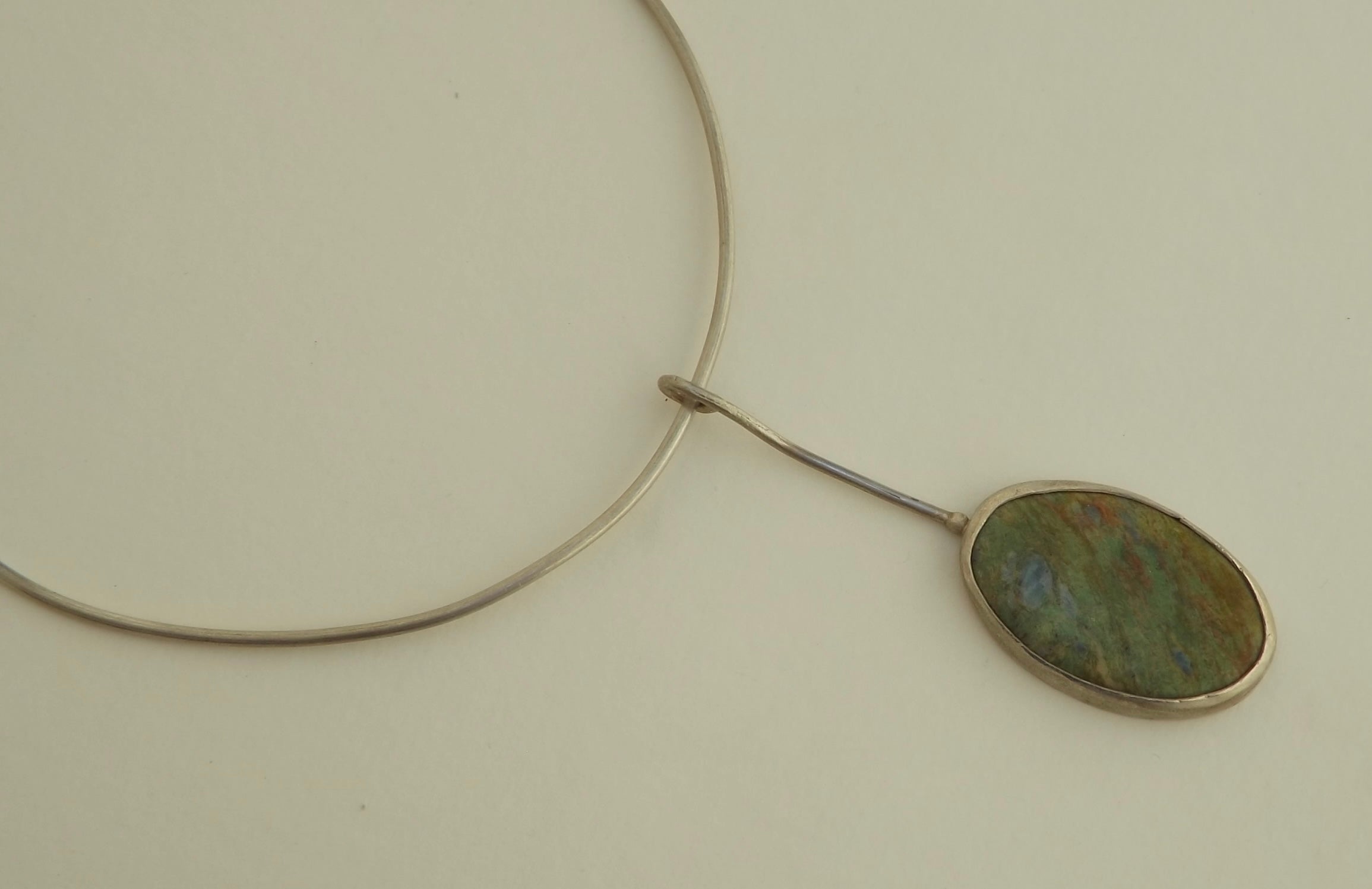 collar rubí fucsita