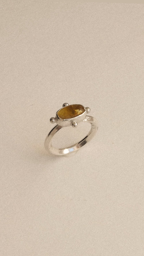 anillo ambar