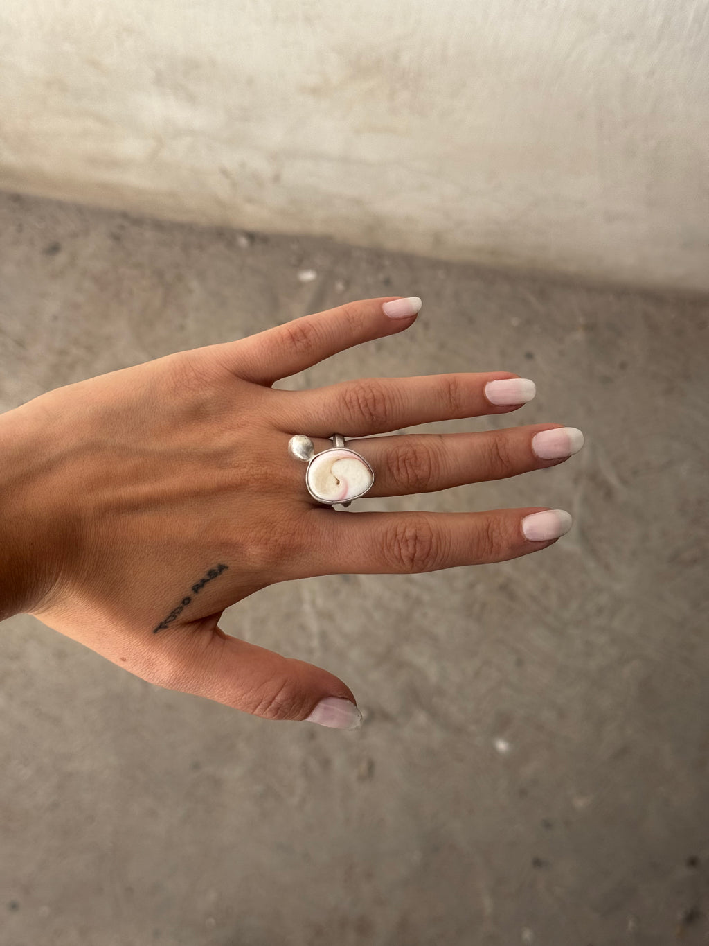 anillo queen conch shell