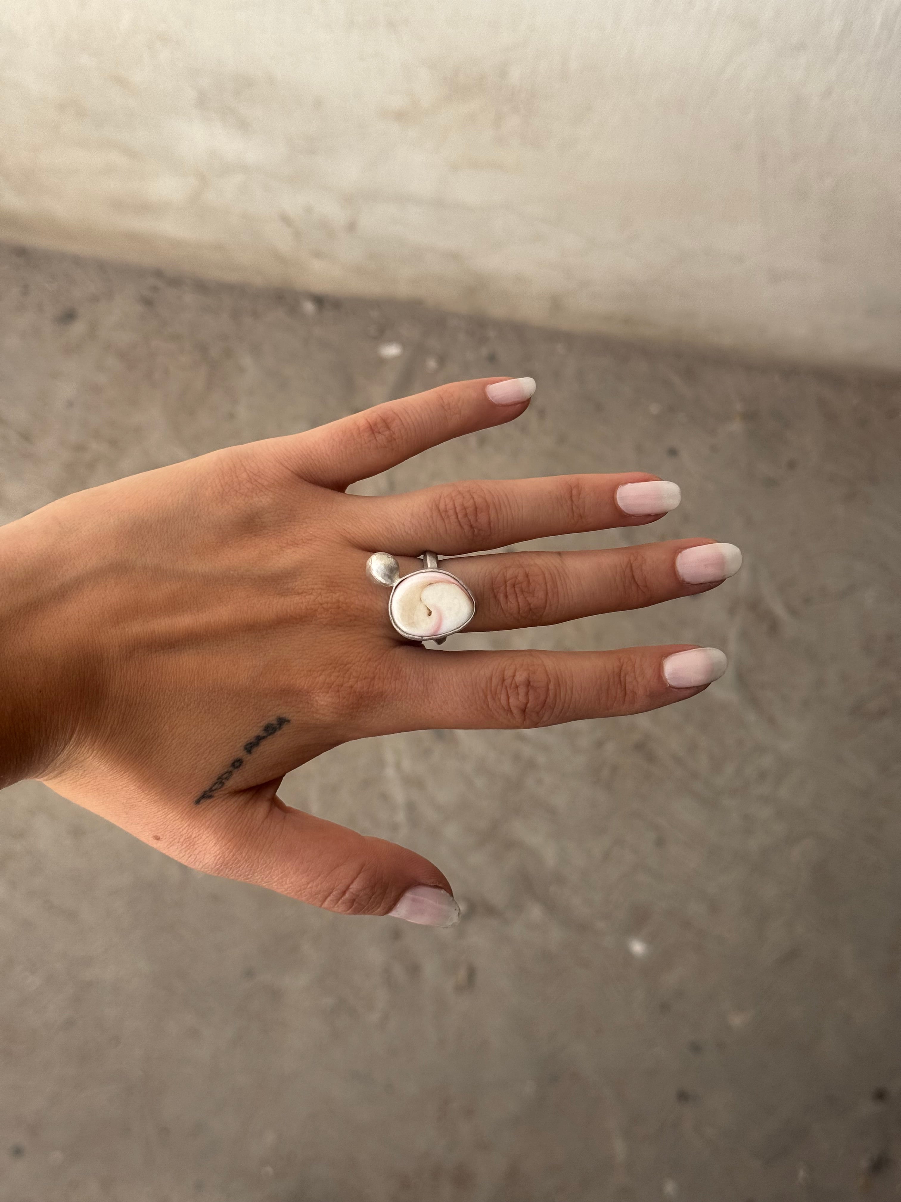 anillo queen conch shell